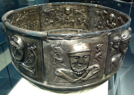 Gunderstrup cauldron copyright wiki user Rosemania 2009 Gunderstrup cauldron